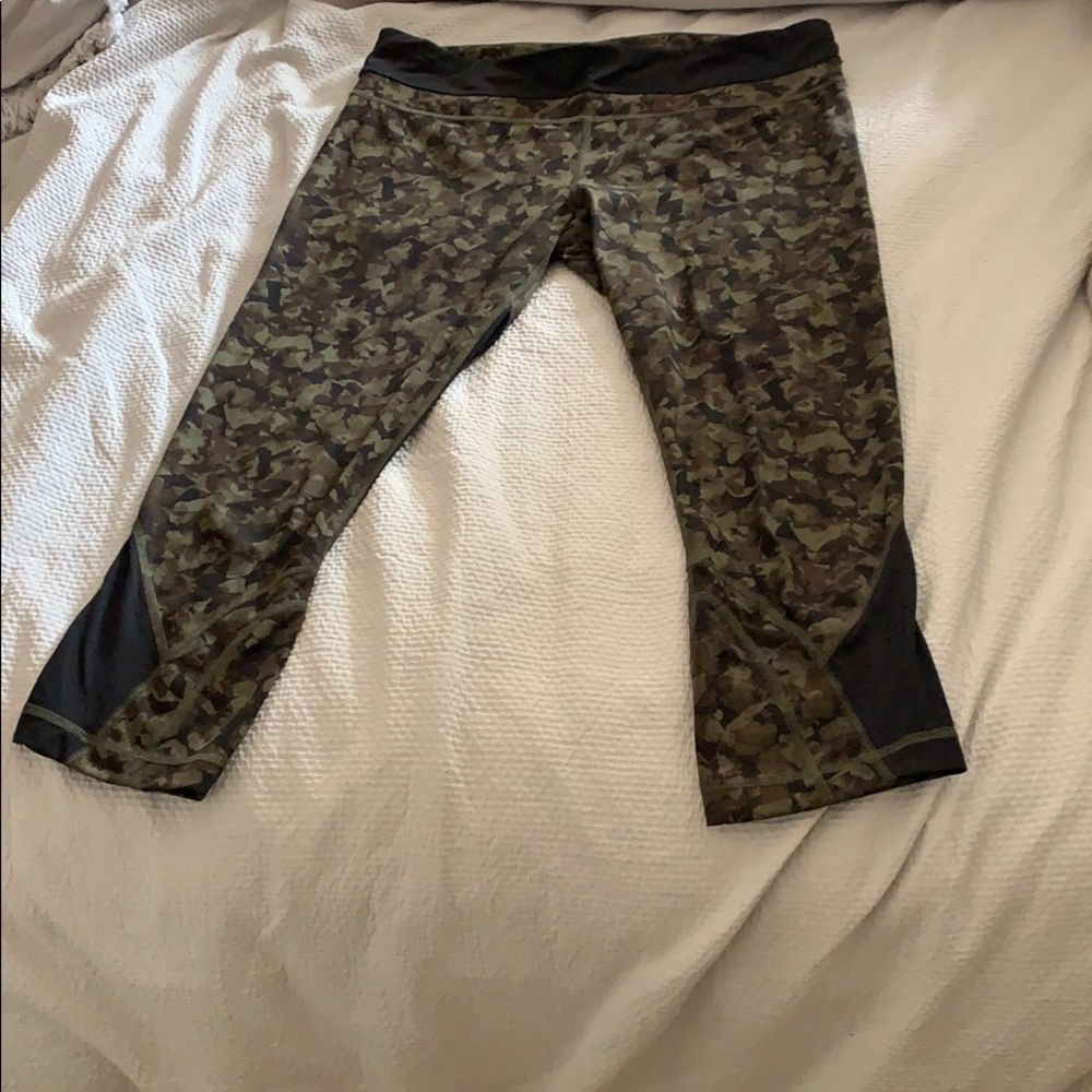 Lululemon Camo Pace Rival Crops